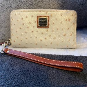DOONEY & BOURKE| Cream Ostrich Wallet